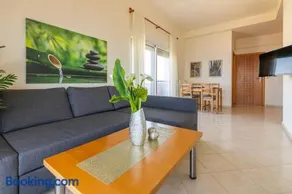 Sky & Sea Apartment - Image 4