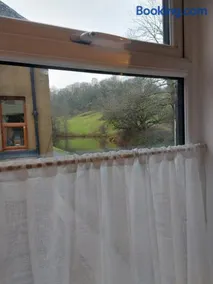 Cosy room in canalside home - Image 3