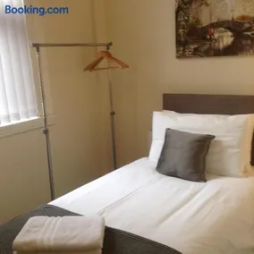 Marshfield Apartment - Image 3