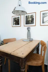 FeelsLikeHome - Schöne&zentral angebundene Altbauwohnung mit Parkplatz - Image 2