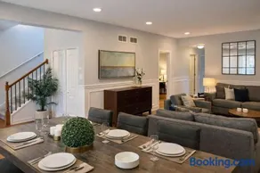 Spacious 5-Bedroom Retreat in Forest Park - Image 4