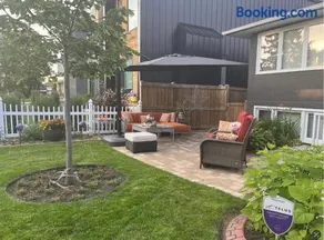 YEG Chic Luxury Accommodation - Image 1