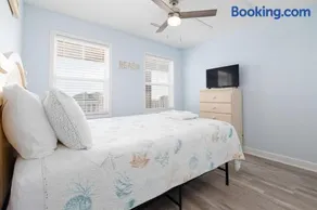 Surf City Sunrise Vista Suite -Pool-Elevator-Beach - Image 3