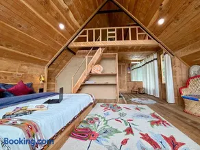 Laida Holiday Homestay-DBR Wooden Cottage - Image 1