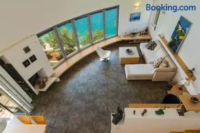 Design&Art Seafront Villa - Image 5
