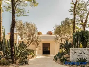 is.land Villa - Image 1