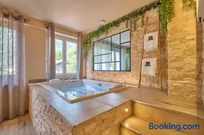 Scandinavian Suite - Private Spa and Sauna - Image 3