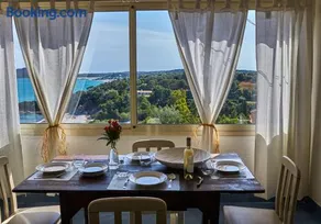 Elegant Seaview Home w AC e Free Private Park - Image 2
