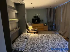 Tiny house with pull down bed - Image 4