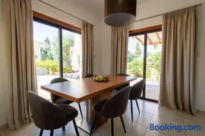 Villa Skandinavia - Modern 3BR Escape with Private Pool & BBQ - Image 3