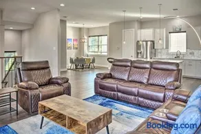 Modern & Spacious Houston Home - Pets Welcome! - Image 2