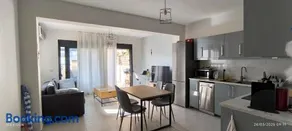 Peaceful with Pool and Parking - 2 bedrooms - Image 1