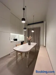 Studio Tzawel - free street parking available - Image 2