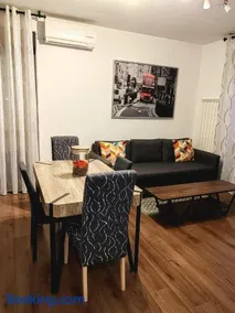 Gorizia Central Luxe Apartment - Image 4
