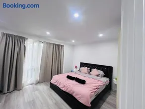 Beautiful Room 1 Available - Image 1