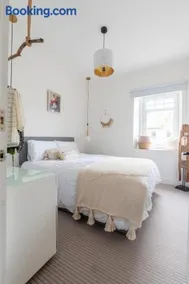 Troon Centre Seaside Retreat -Apt close to Beach Golf and Surf - Image 2