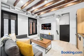 Charming Parkdale Apt Private Patio Sleeps 4 - Image 1