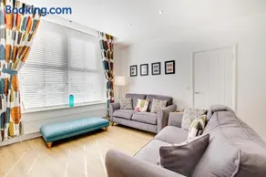 Corner Cottage - Image 2