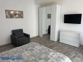 Luxury Green Apartment - Image 3