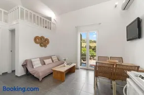 LausAndros Suites - Image 5