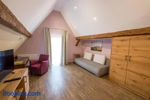 Weingut & Gästehaus Julianenhof - Image 3