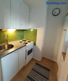 Quiet 2-Room Apt - Free Parking, WiFi, & Balcony - Image 3
