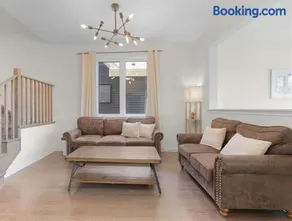 Classy Home Near Beach & Airport - Image 2
