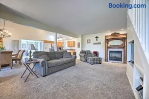 Beautiful Irish Hills Farmhouse w/ Fire Pit! - Image 3