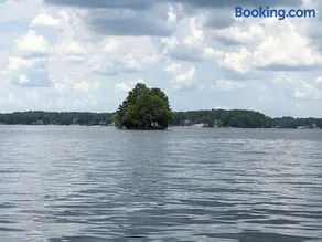 Peaceful, Waterfront, Lake Gaston, 3 King Bed, Water Toys, Firepit - Image 5