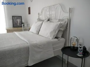 The Beekeeper's Apartment - Image 1