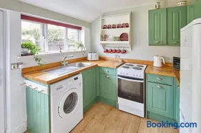 Traditional cottage with brand new Woodburner - Image 4