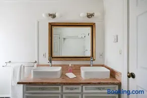 ABC Stay - Connecticut Four Bedroom Home - Image 4