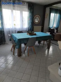Maison de village avec exterieur - Image 2