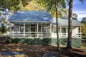 Romantic Luxury Cabin with Jacuzzi Whirlpool & Pond View Near Zwolle, Louisiana - Image 1