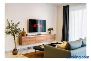 Corner Spacious 2BR Apartment - by HostMT - Image 1