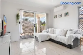 Modern 3BR Home in Peaceful Deebing Heights - Image 4