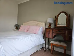 B&B Rooms in terraced house in Sudbury centre - Image 1