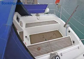 Cosy Sailing Boat Glamping Accommodation on the River in Sandwich - Image 1