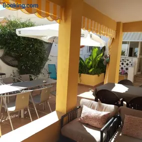 Casa a pie de playa, con patio. Zona Miramar. - Image 2