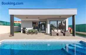 Two-Bedroom Holiday Home In Peroj - Image 4