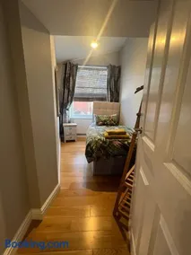 2 bedroom central apartment - Image 4