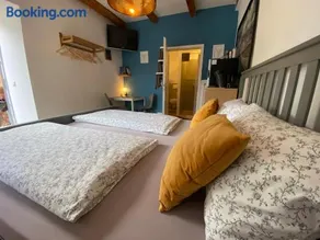 Kleines Doppelzimmer mit eigenem Bad und Kühlschrank, frisch saniert - Image 5