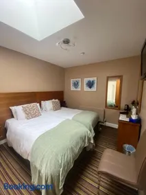 Bay Guest Lodge - Image 3