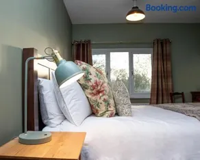 2-Bed Village Country Cottage with Free Parking and Pub - County Durham - Image 2