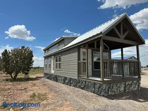 080 Tiny Home nr Grand Canyon South Rim Sleeps 8 - Image 1