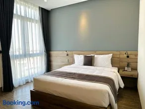 LION 6 HOTEL - Image 1