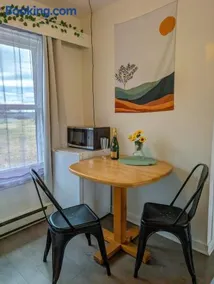 Lake view studio for 4 people with Free parking & WiFi - Image 2