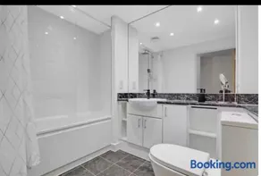 Central-Modern 1-Bed Apt,Sleep 4 -Near Train Station & Easy Access to Central London & City Centre - Image 3