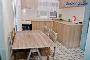 Makri square apartment - Image 1