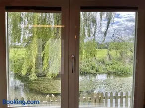 Willow Tree Lodge - Cosy lodge in the heart of the Kent countryside - Image 4